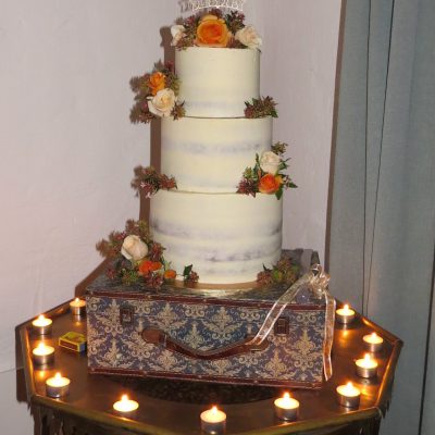 Semi-naked cake for a big wedding with fresh flowers
