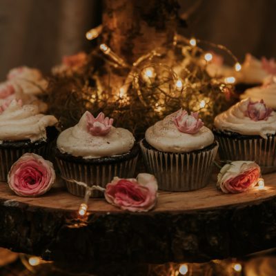 Cupcakes with hand-made edible proteas